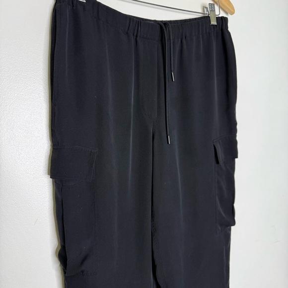Theory Black Relaxed Fit Cargo Ankle Pants Size Medium | Pull-On Style - Picture 5 of 7